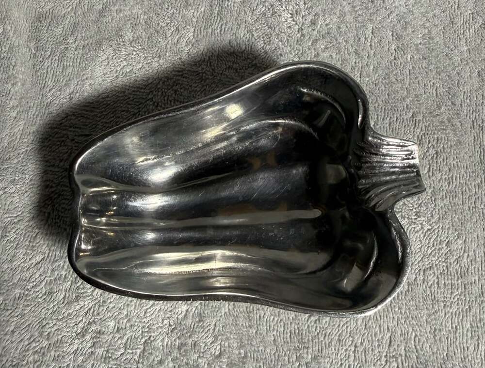 Mariposa Bell Pepper Aluminum Serving Tray